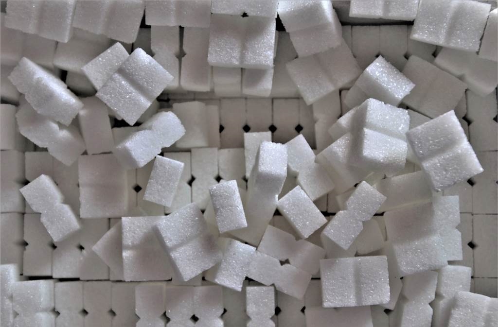 segregacja śmieci papierki po cukierkach